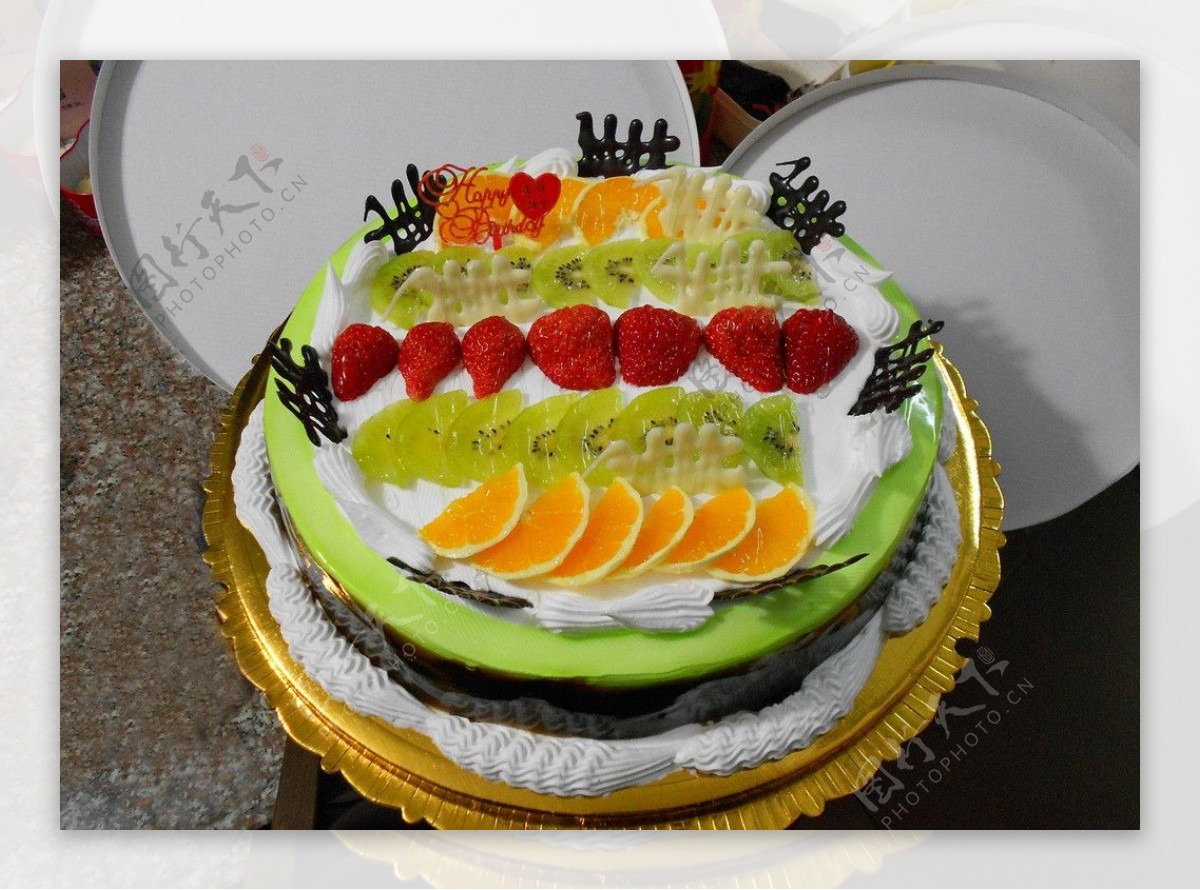 蛋糕鲜奶水果图片
