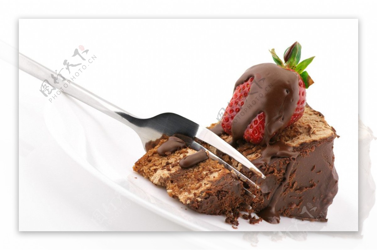 香甜松软的巧克力蛋糕切块图片