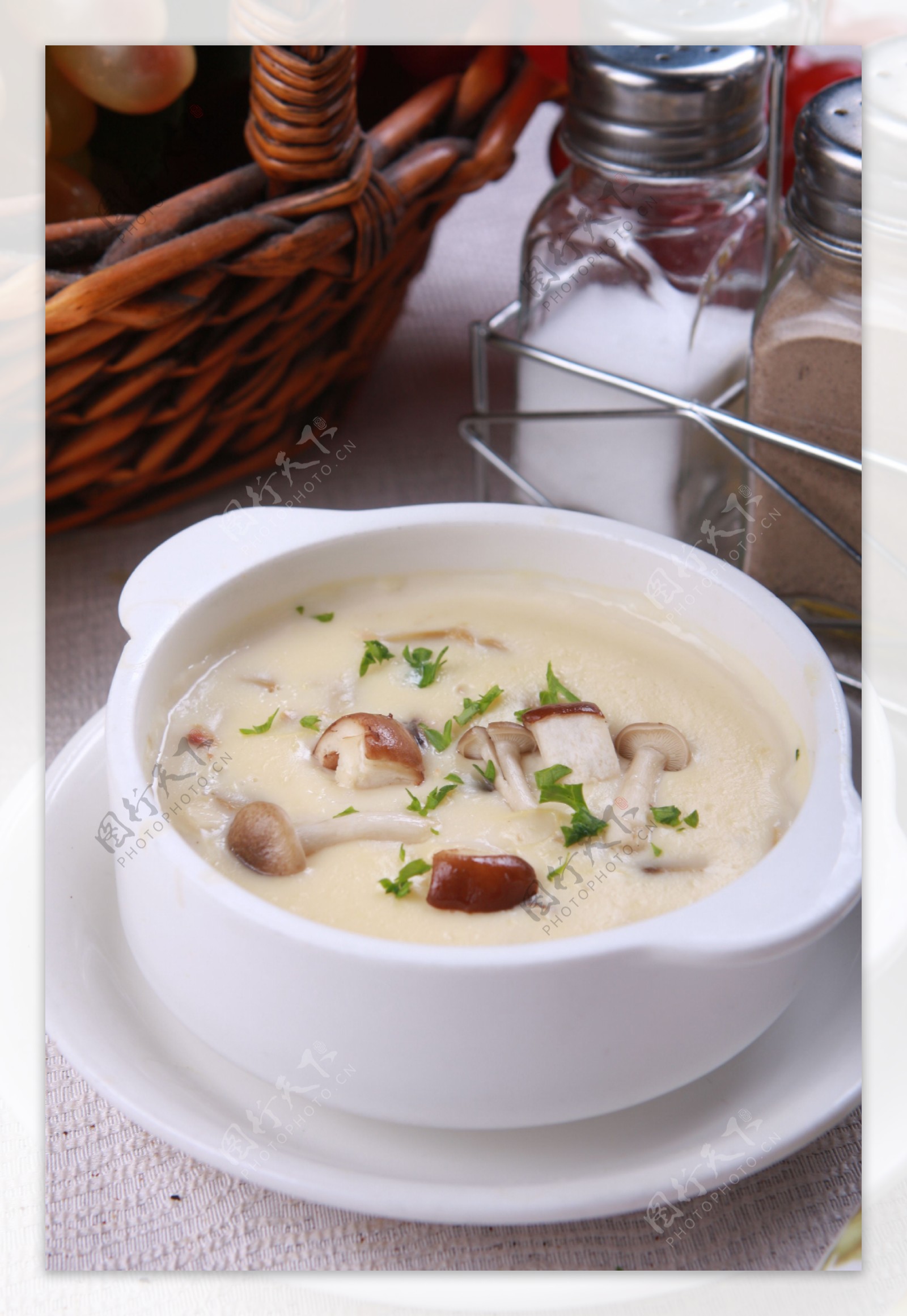 西餐美食奶油蘑菇汤图片