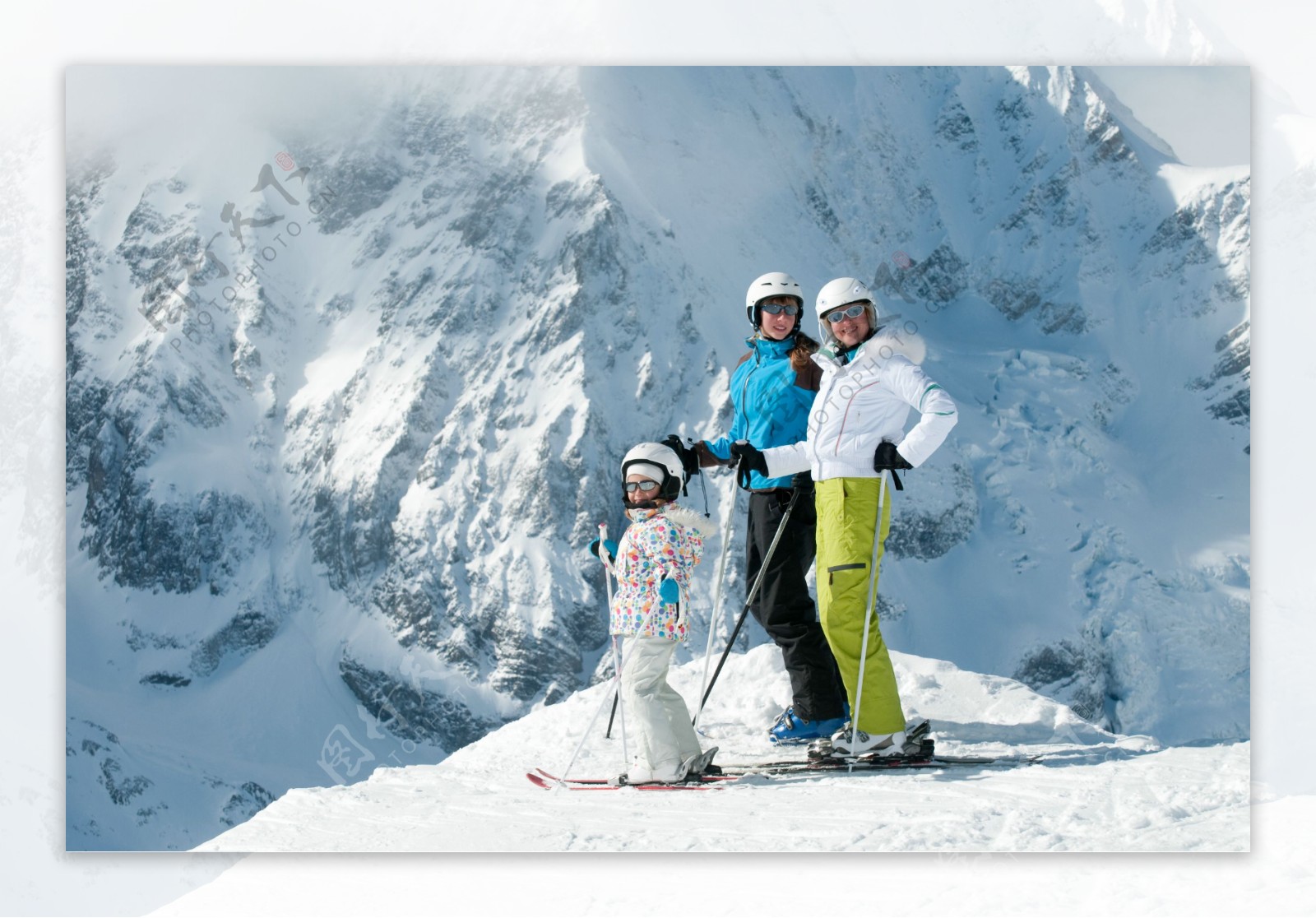 滑雪场幸福一家人图片