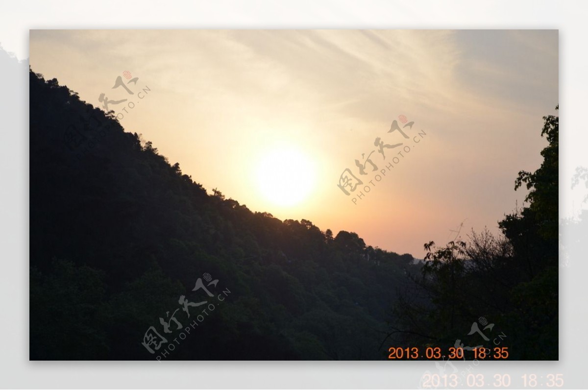 山间夕阳美景图片