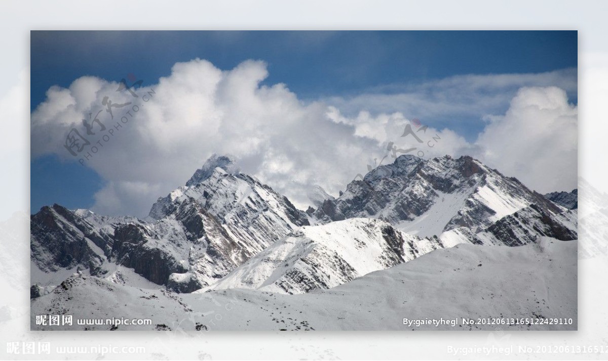 四姑娘山的雪景与云海图片