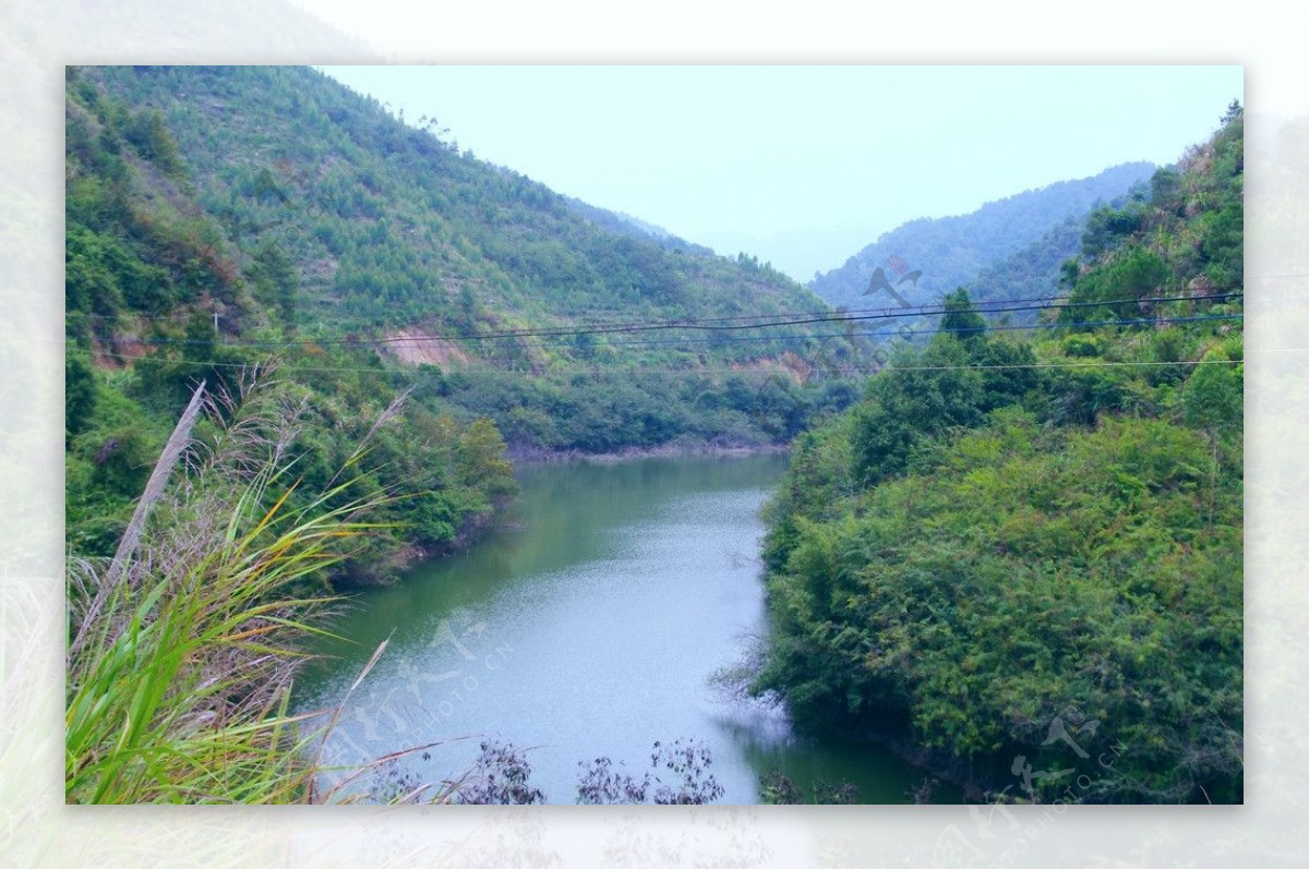 山水风景老区路途图片