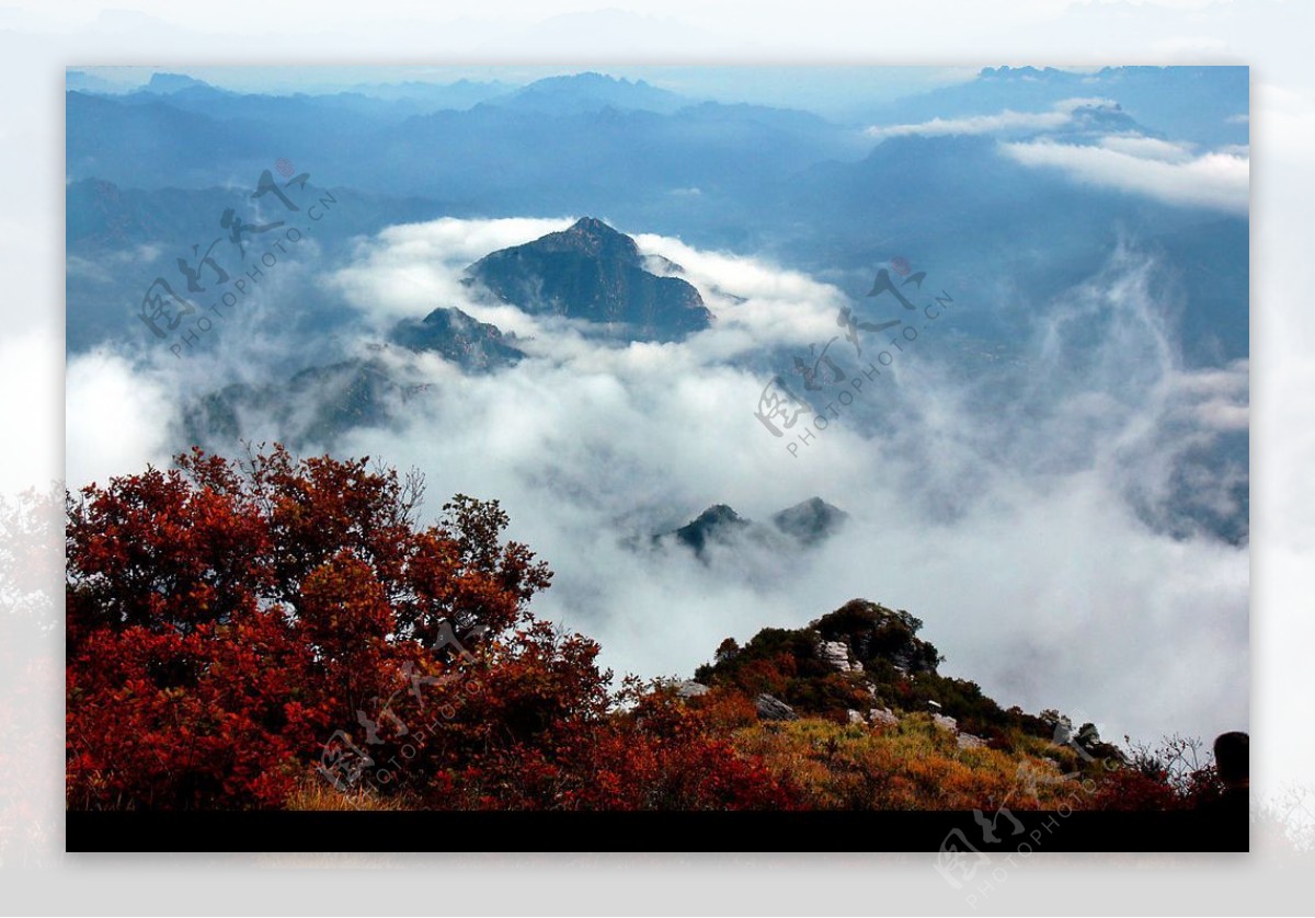 云海神山图片