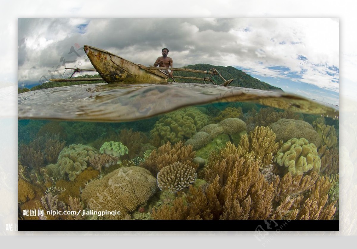 独木舟与珊瑚图片