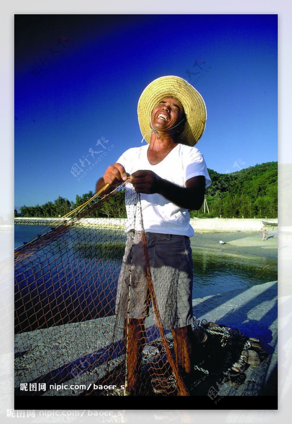 开心的渔民图片