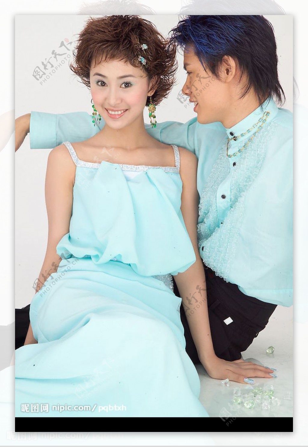 古典而时尚的婚纱典雅蓝调图片