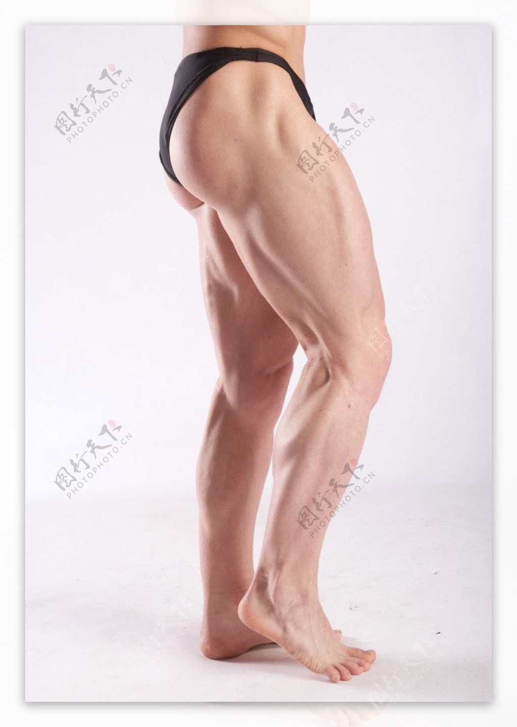 肌肉猛男腿部特写图片