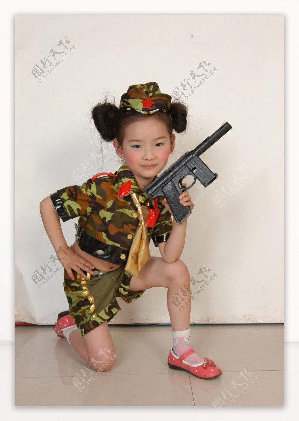 小女兵图片