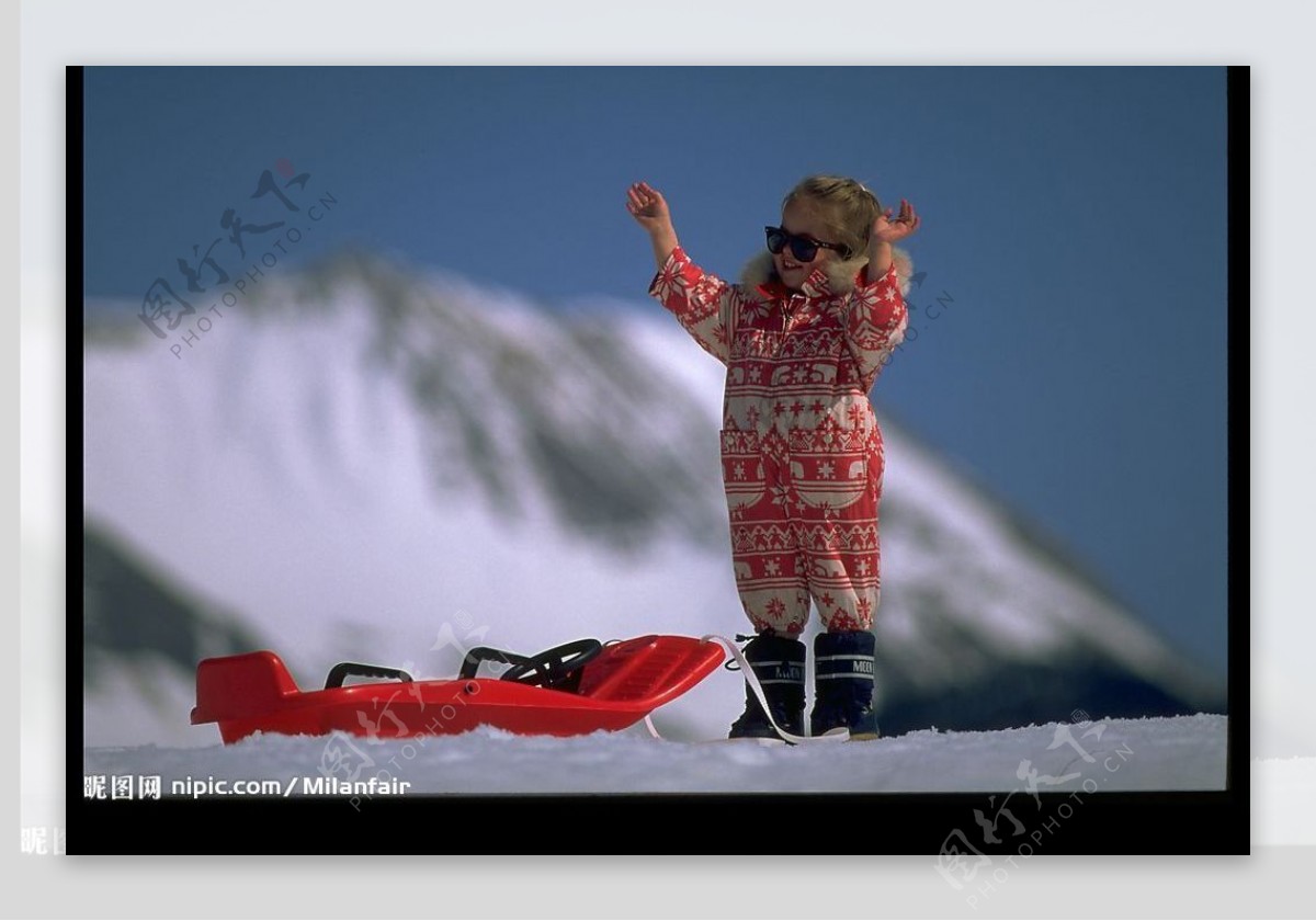 国外小女孩滑雪图片