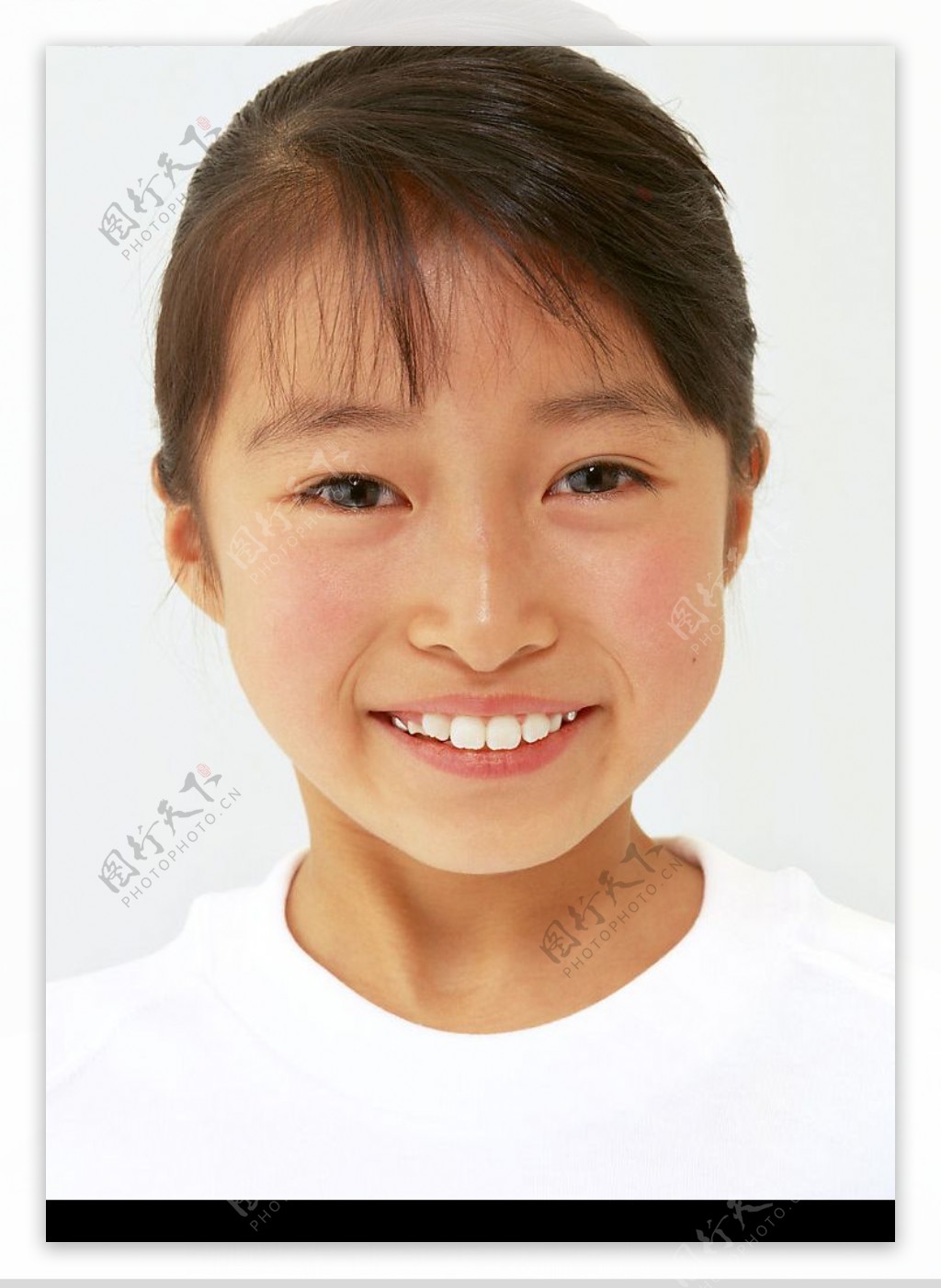 棕发女孩微笑 美丽的眼睛 7K美女图片壁纸(美女静态壁纸) - 静态壁纸下载 - 元气壁纸