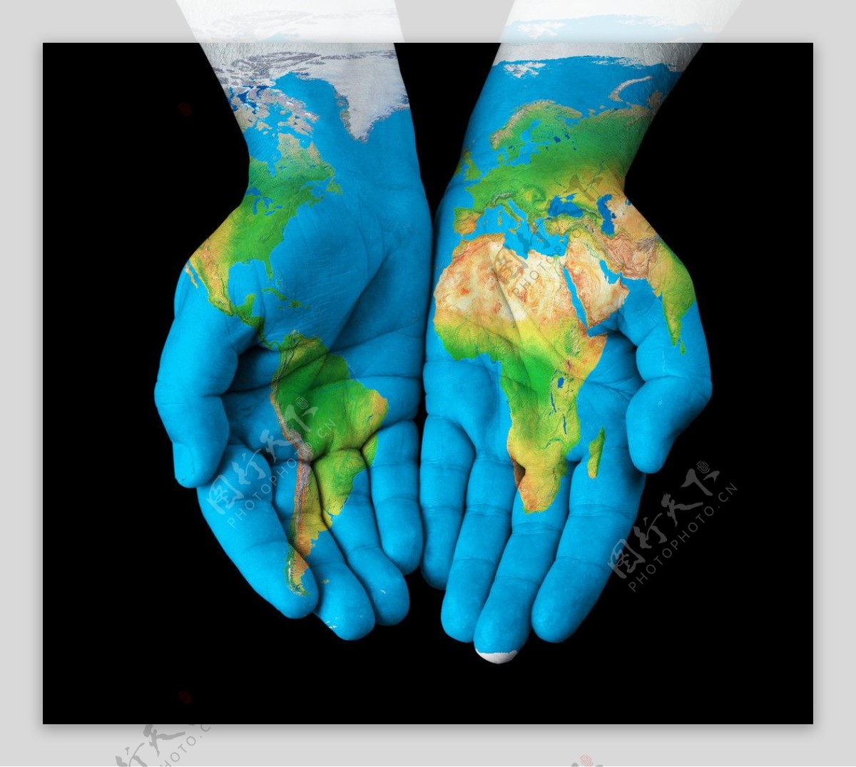 手与地球图片