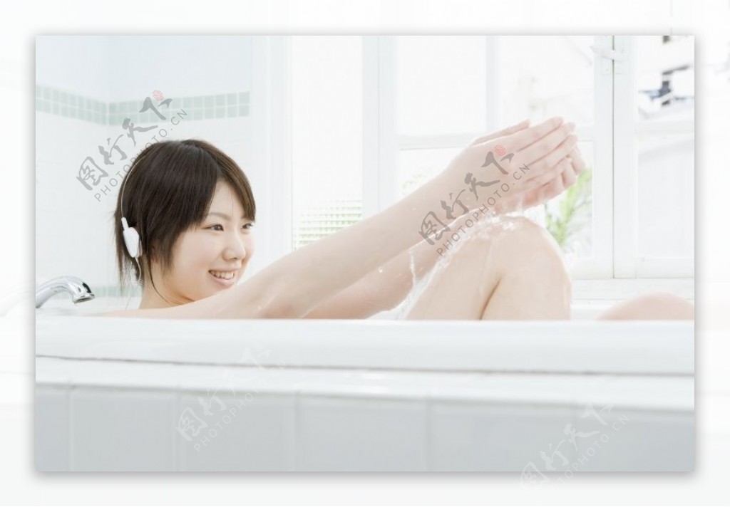 女性轻松淋浴0212
