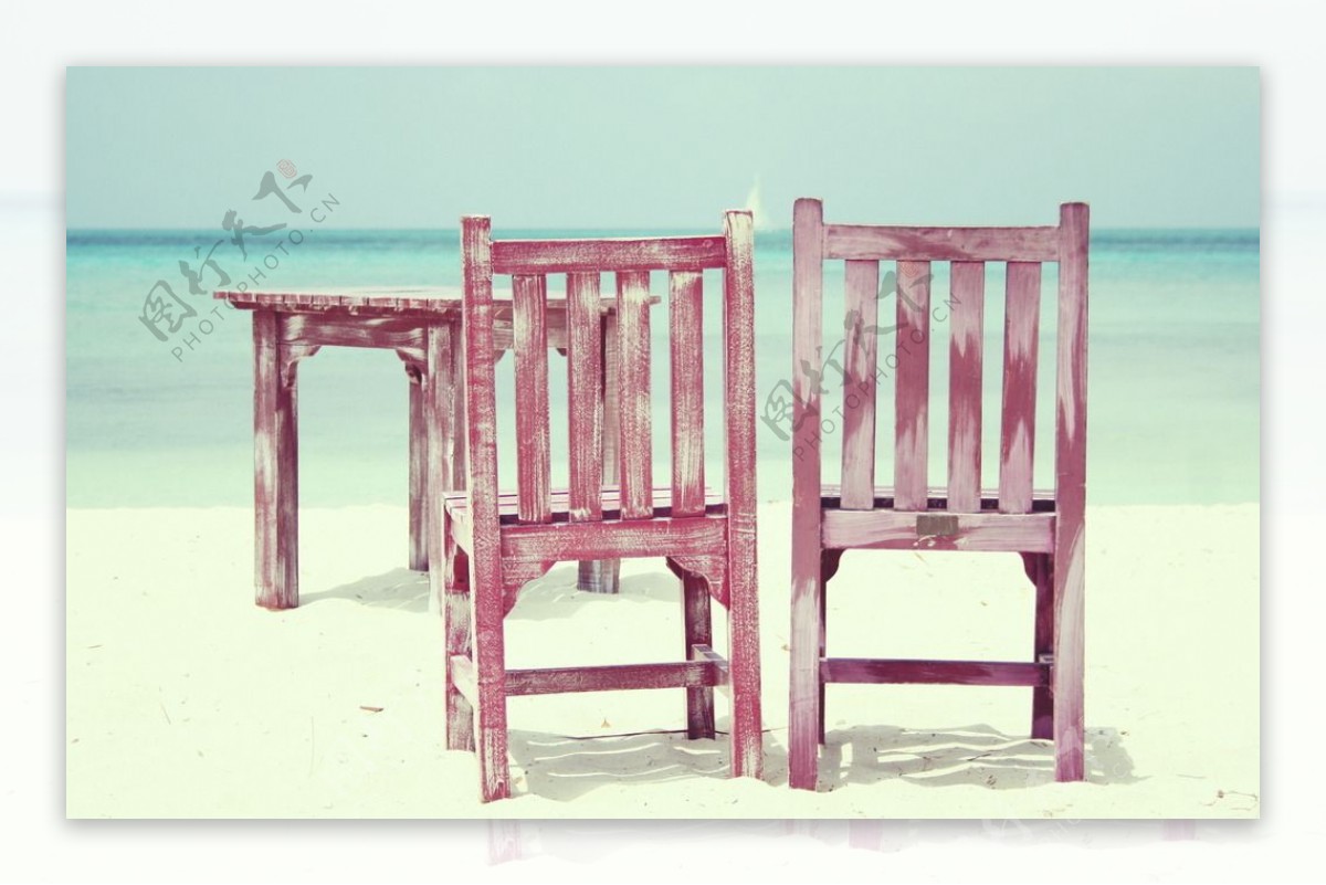 海边沙滩木椅子