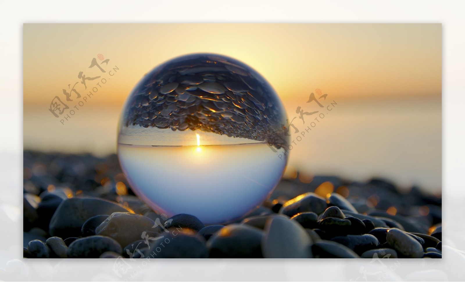 海滩上的水晶球