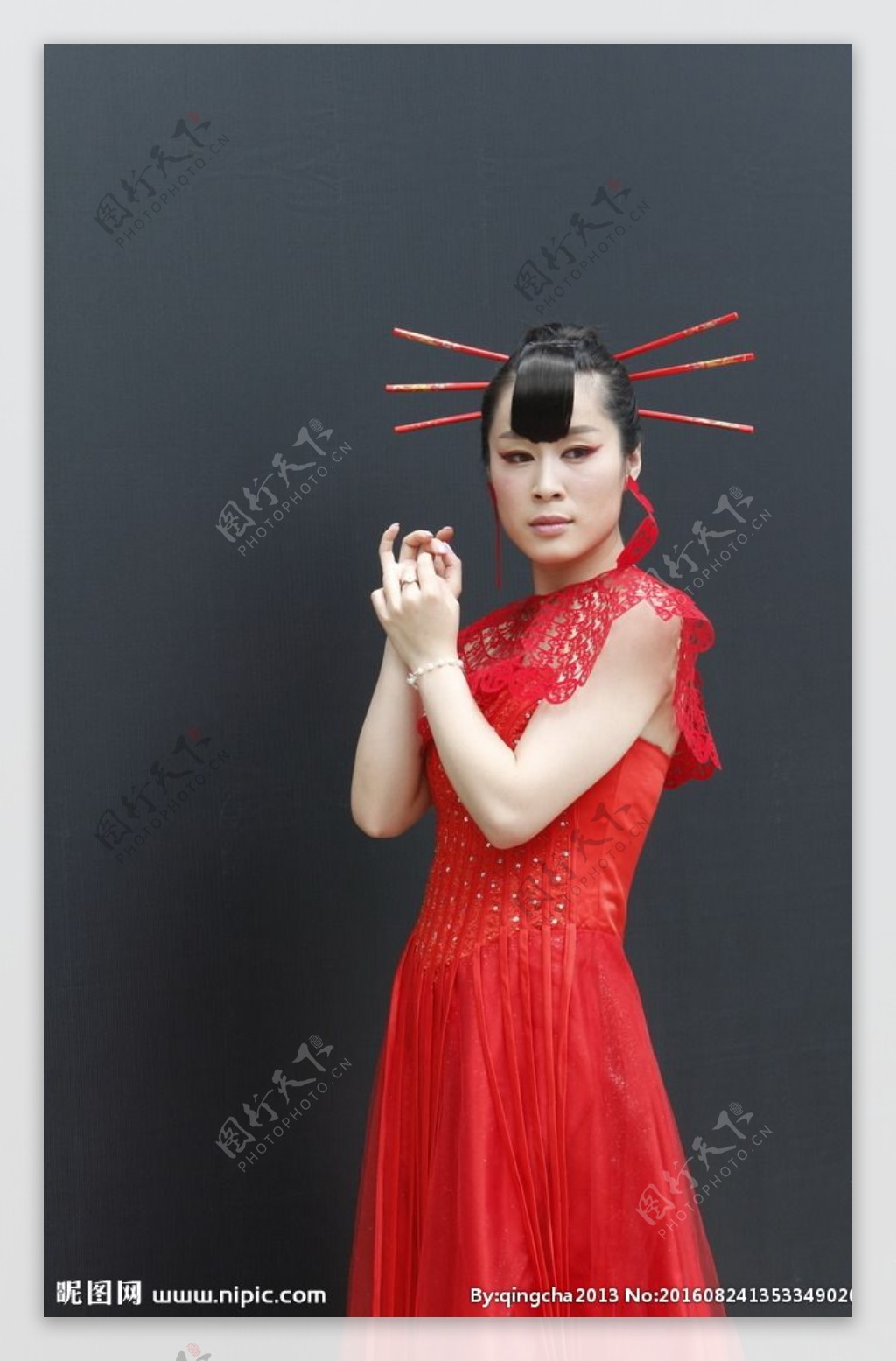 中国风红裙美女