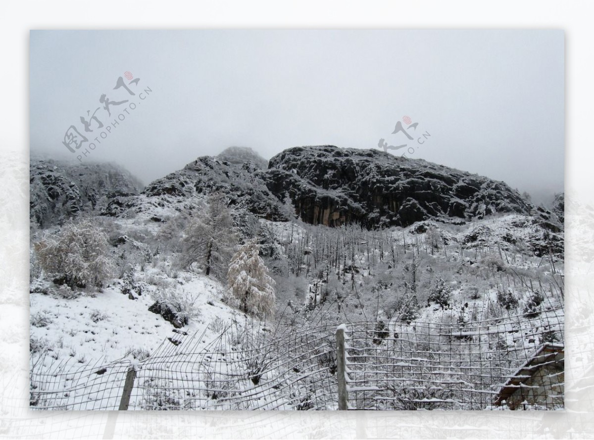 毕棚沟雪山