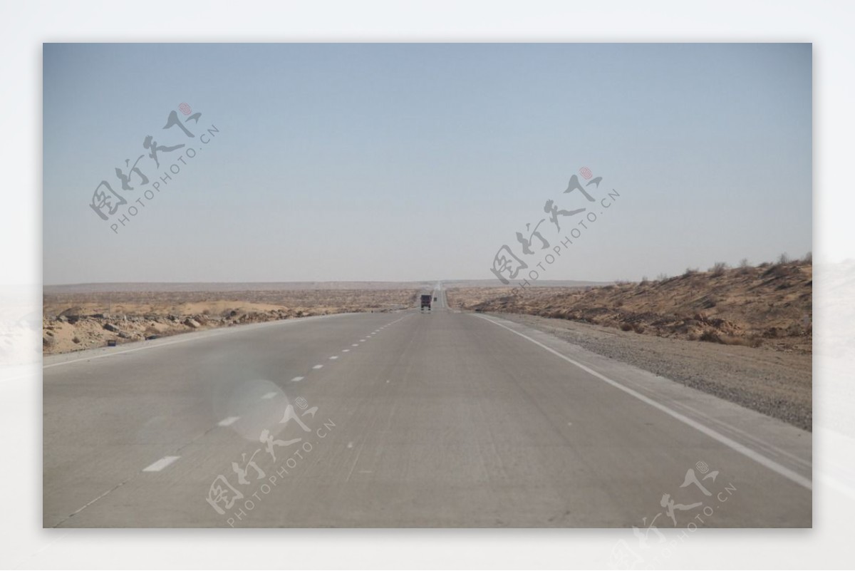 乌兹别克斯塔的沙漠公路