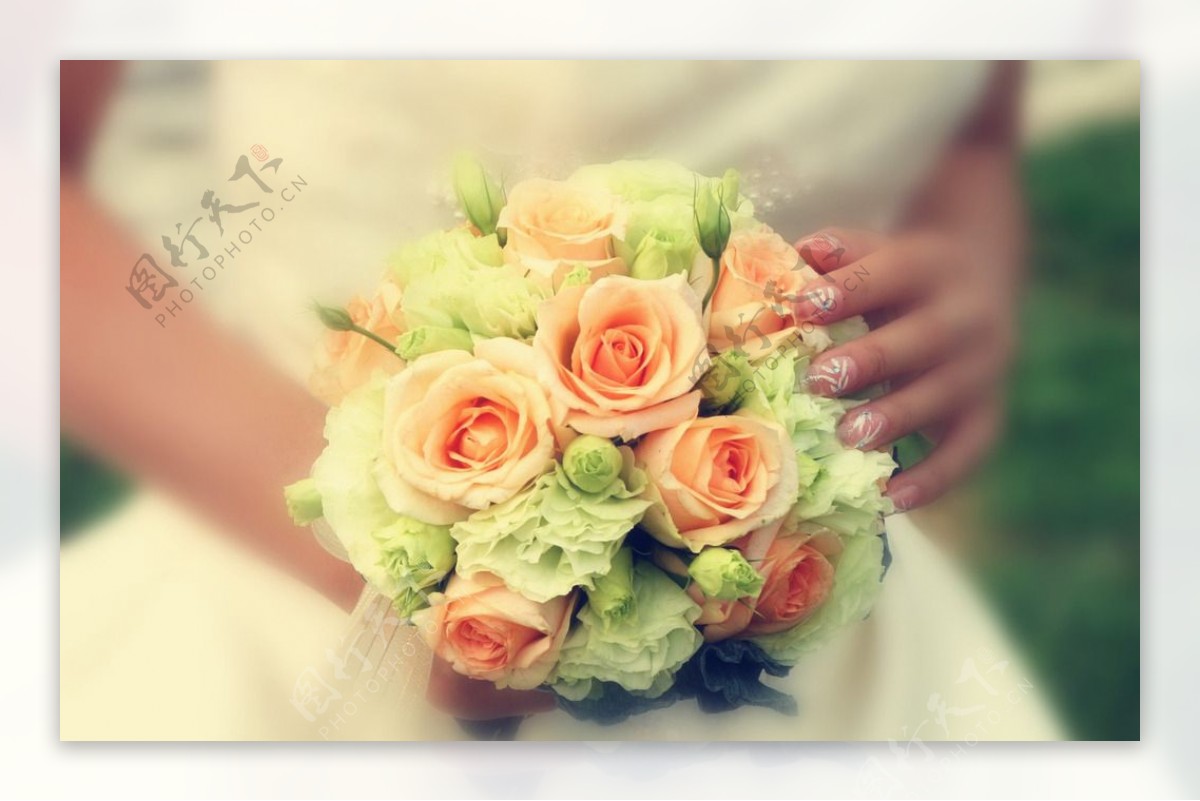 结婚现场新娘的手捧花高清图片下载-正版图片501193410-摄图网