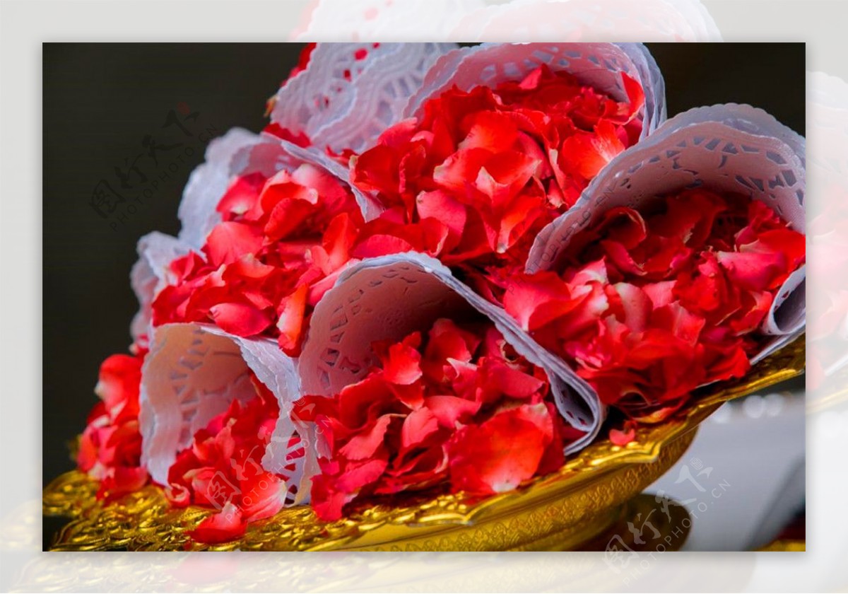 红色的婚礼花朵图片