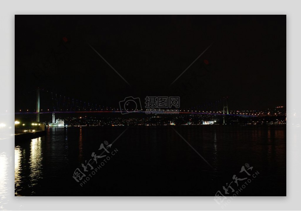 黑夜中的桥