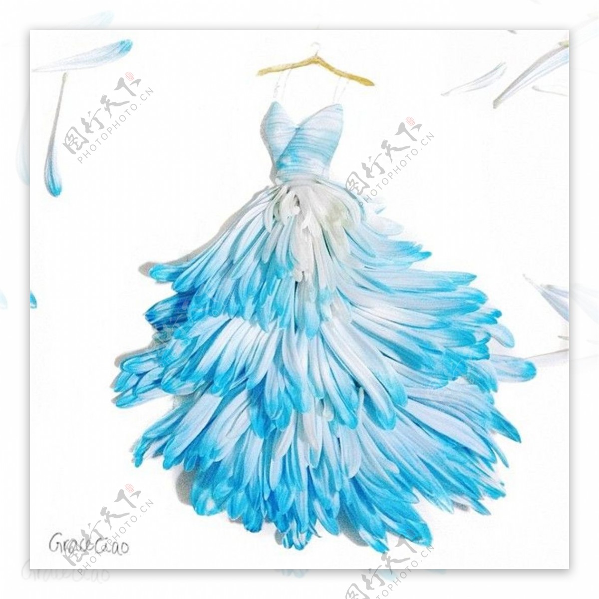 蓝色花瓣灵感吊带裙设计图