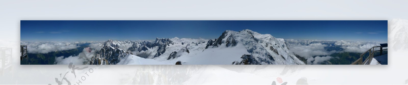 宽幅白雪覆盖云雾弥漫的群山风景图片图片