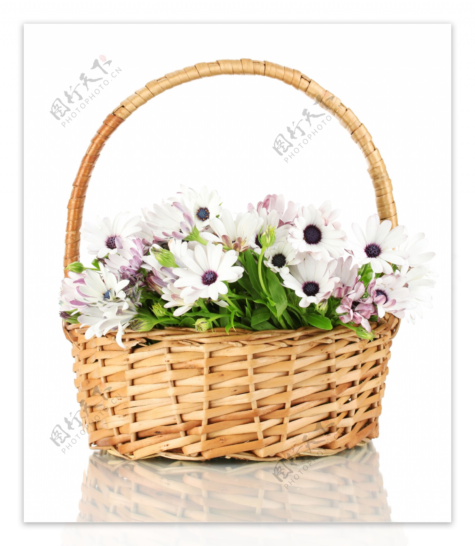 篮子里的美丽花束图片