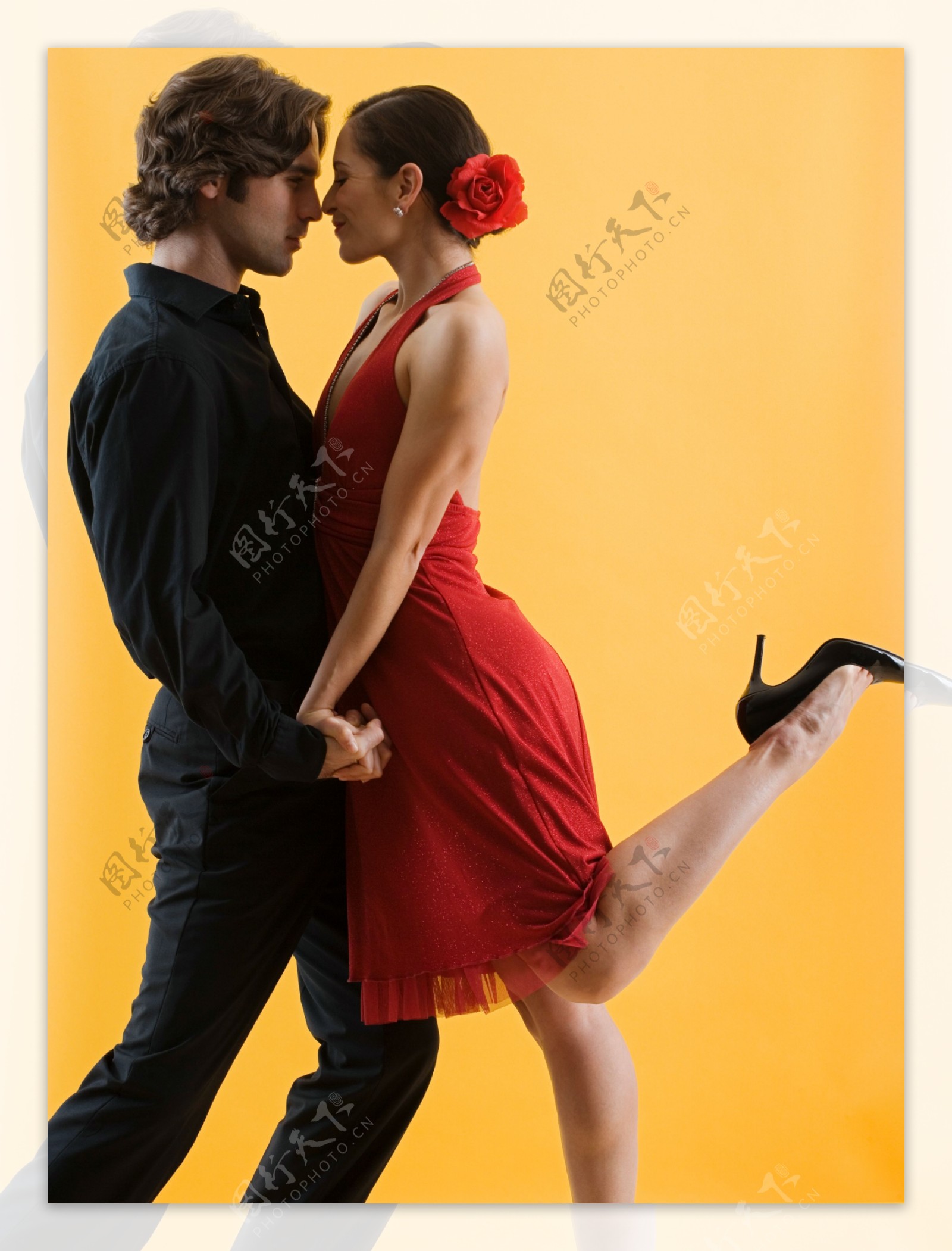 跳舞的外国夫妻图片
