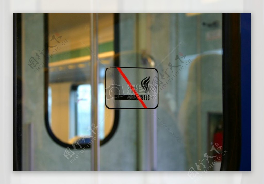 在火车上禁止吸烟标志