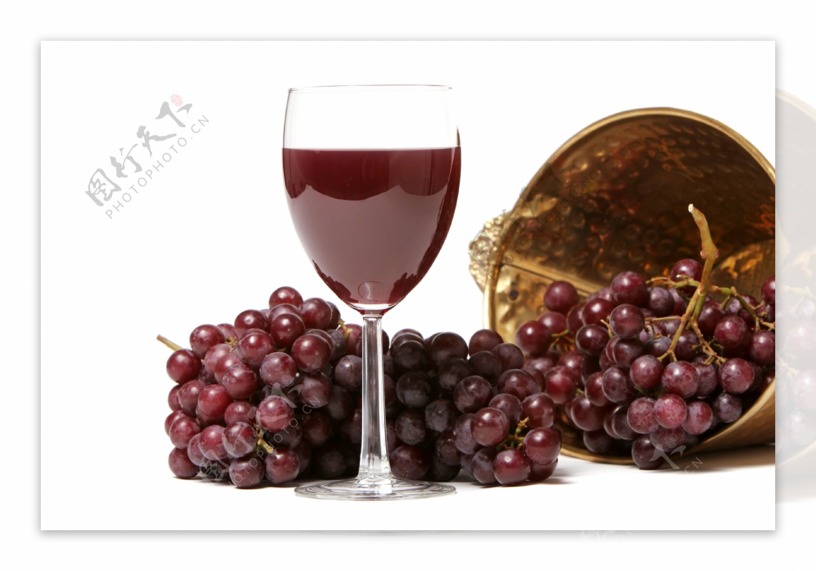 新鲜葡萄与酒杯图片图片