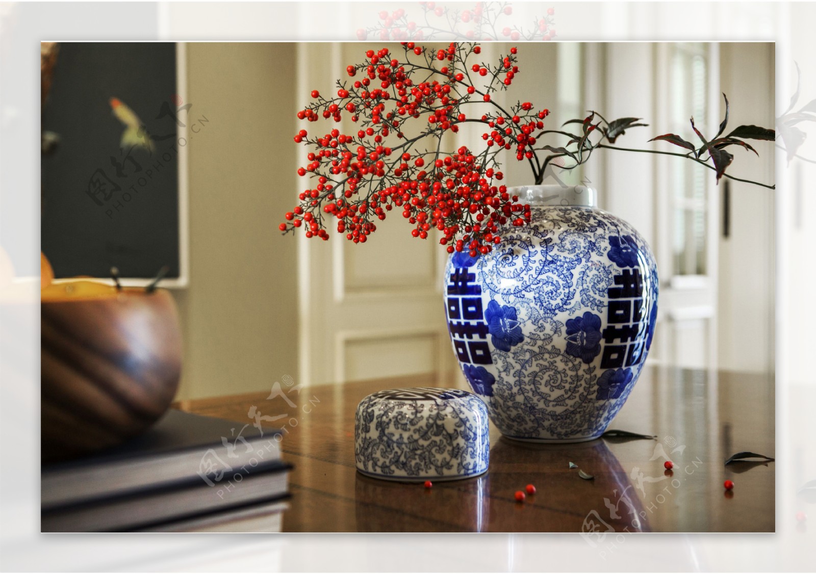 客厅桌面上的青花瓷装饰效果图