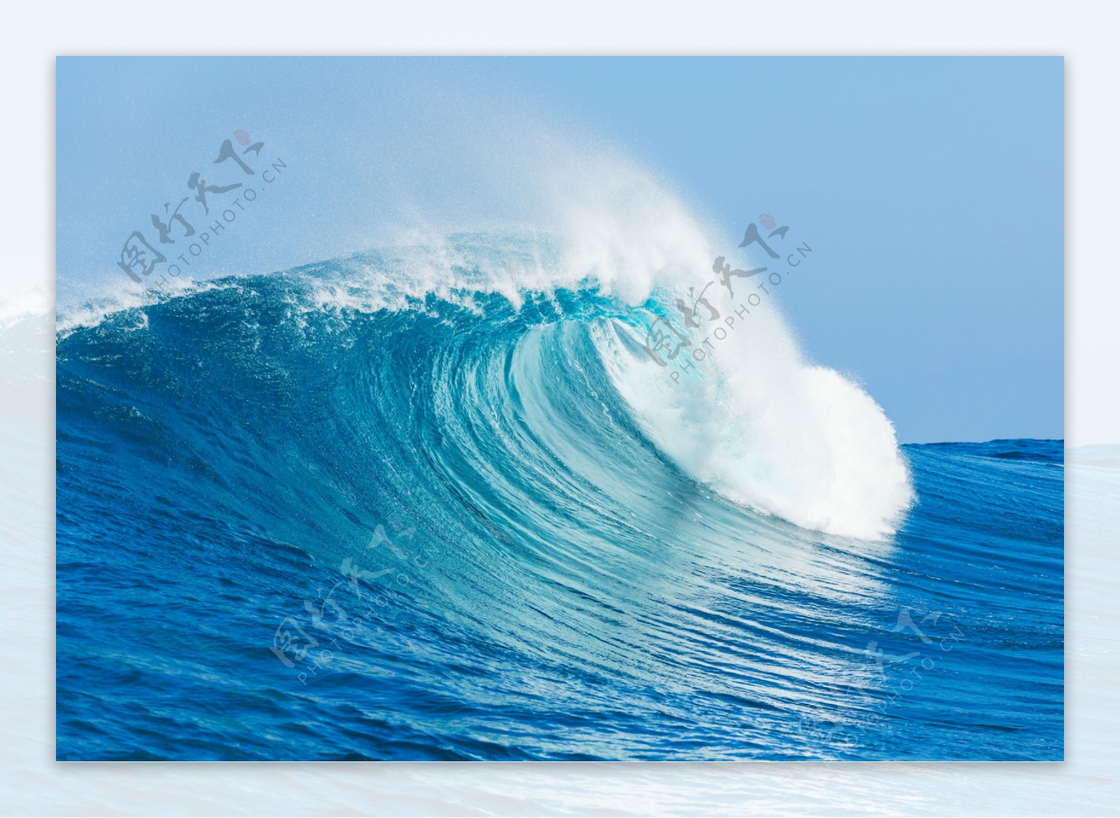 蓝色的海浪图片