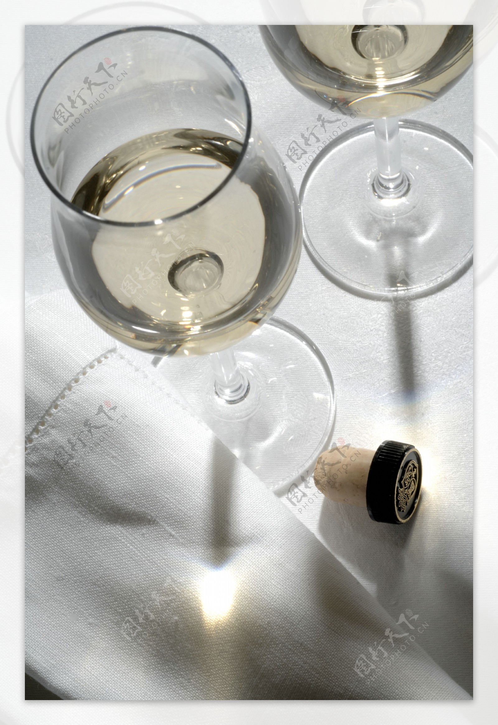 葡萄酒与瓶塞摄影图片