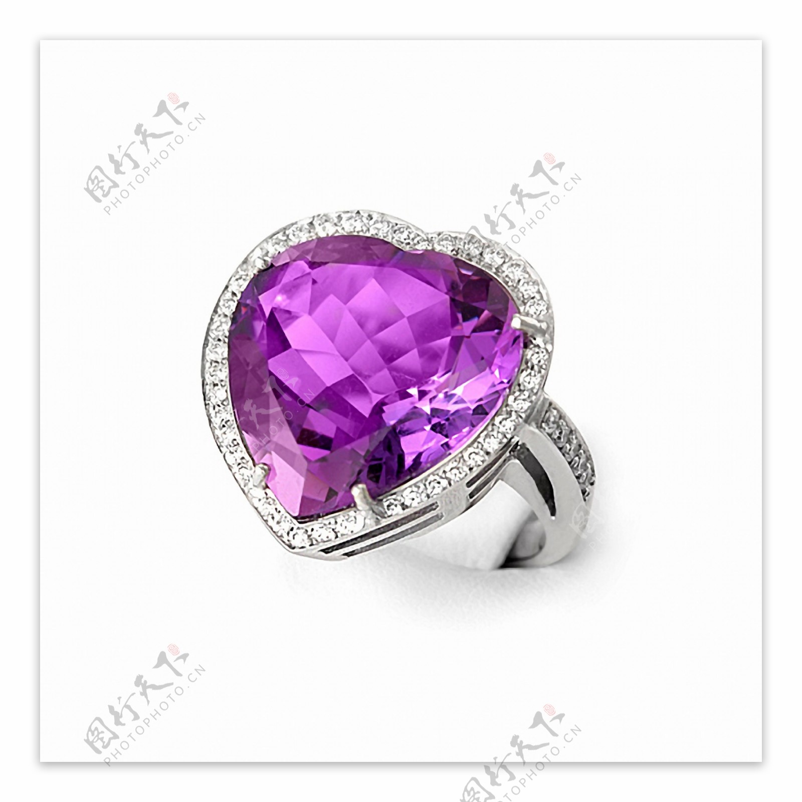 紫红色钻石戒指素材图片