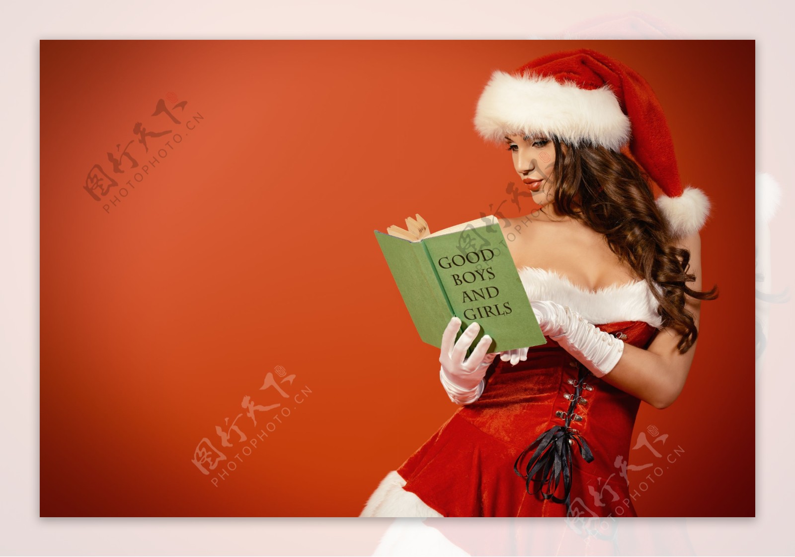 看书的圣诞节美女图片