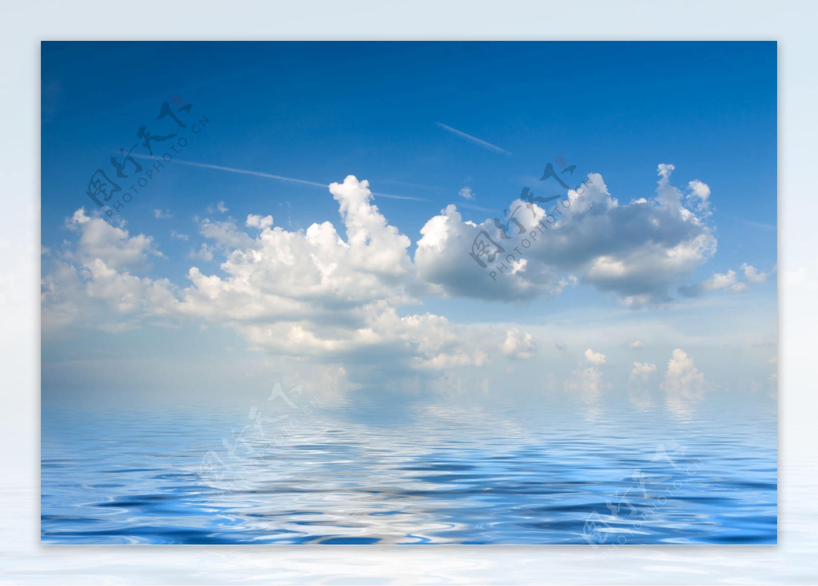 蓝天白云与大海图片