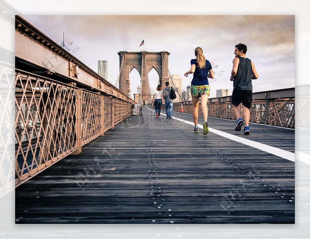 人桥梁早晨运动跑步运动业余爱好休闲跑步行