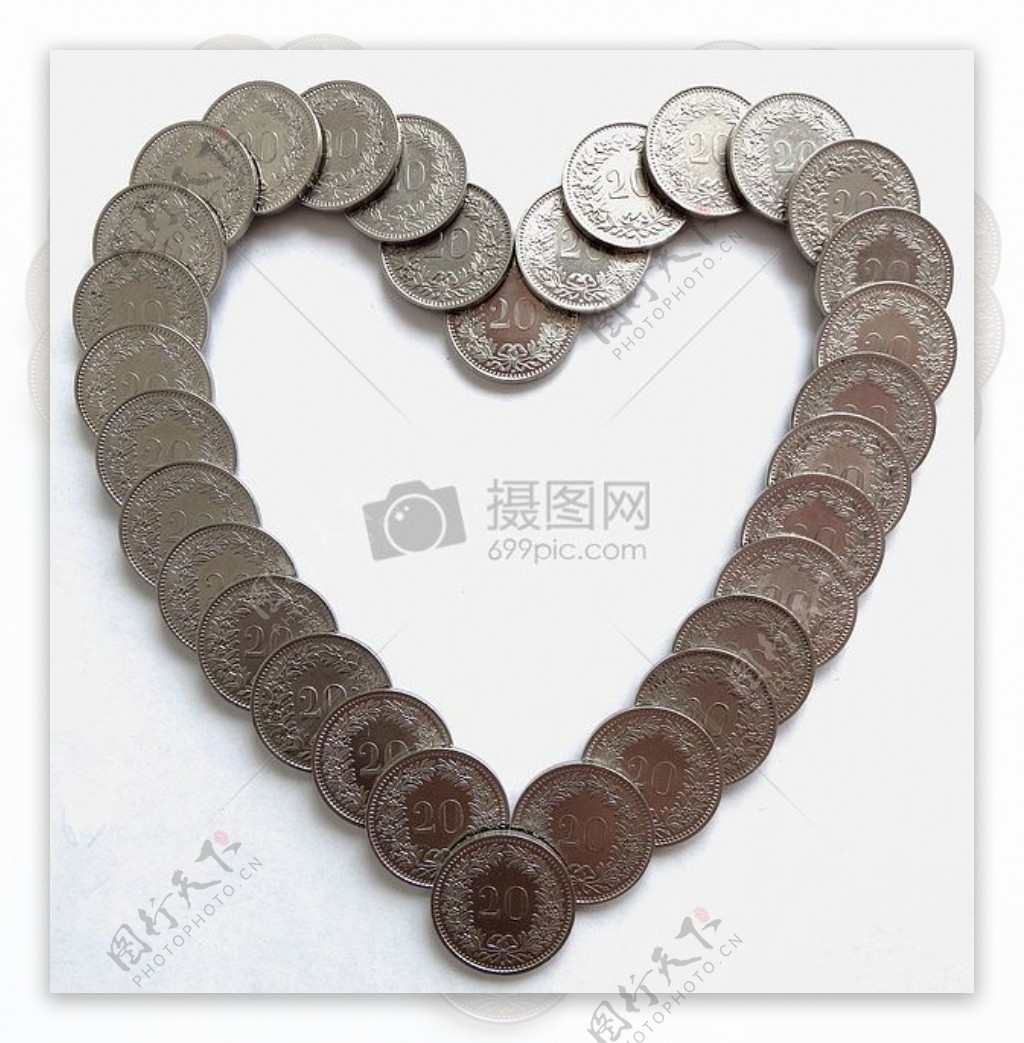 硬币组成的心形