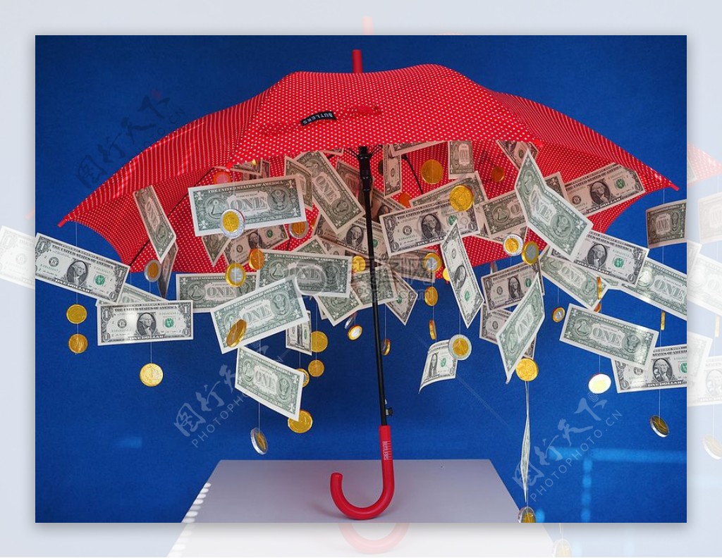 雨伞下的钞票