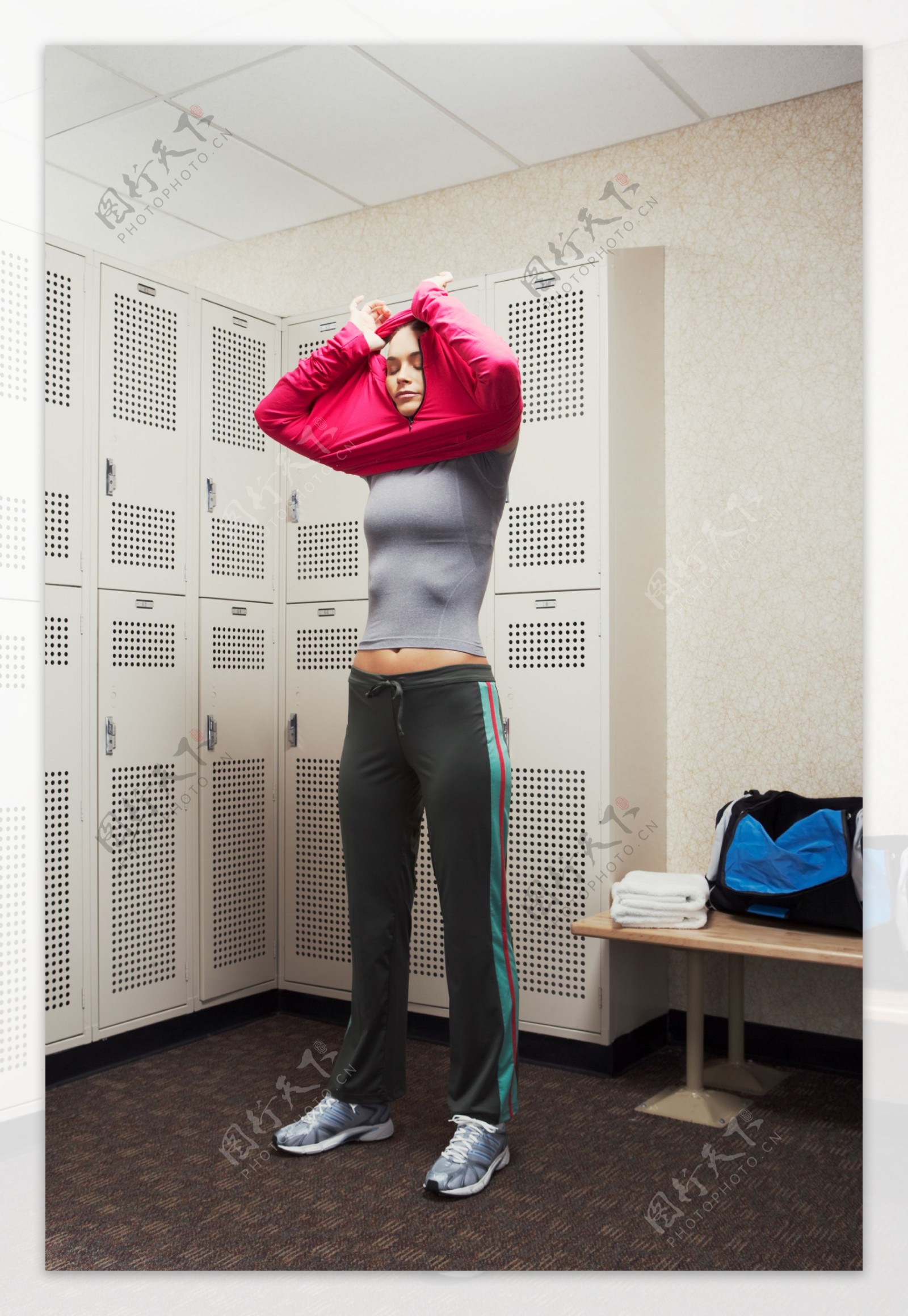 更衣室里的女性运动员高清图片
