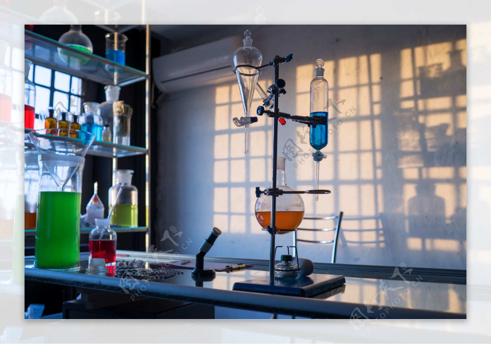 实验室的玻璃容器图片
