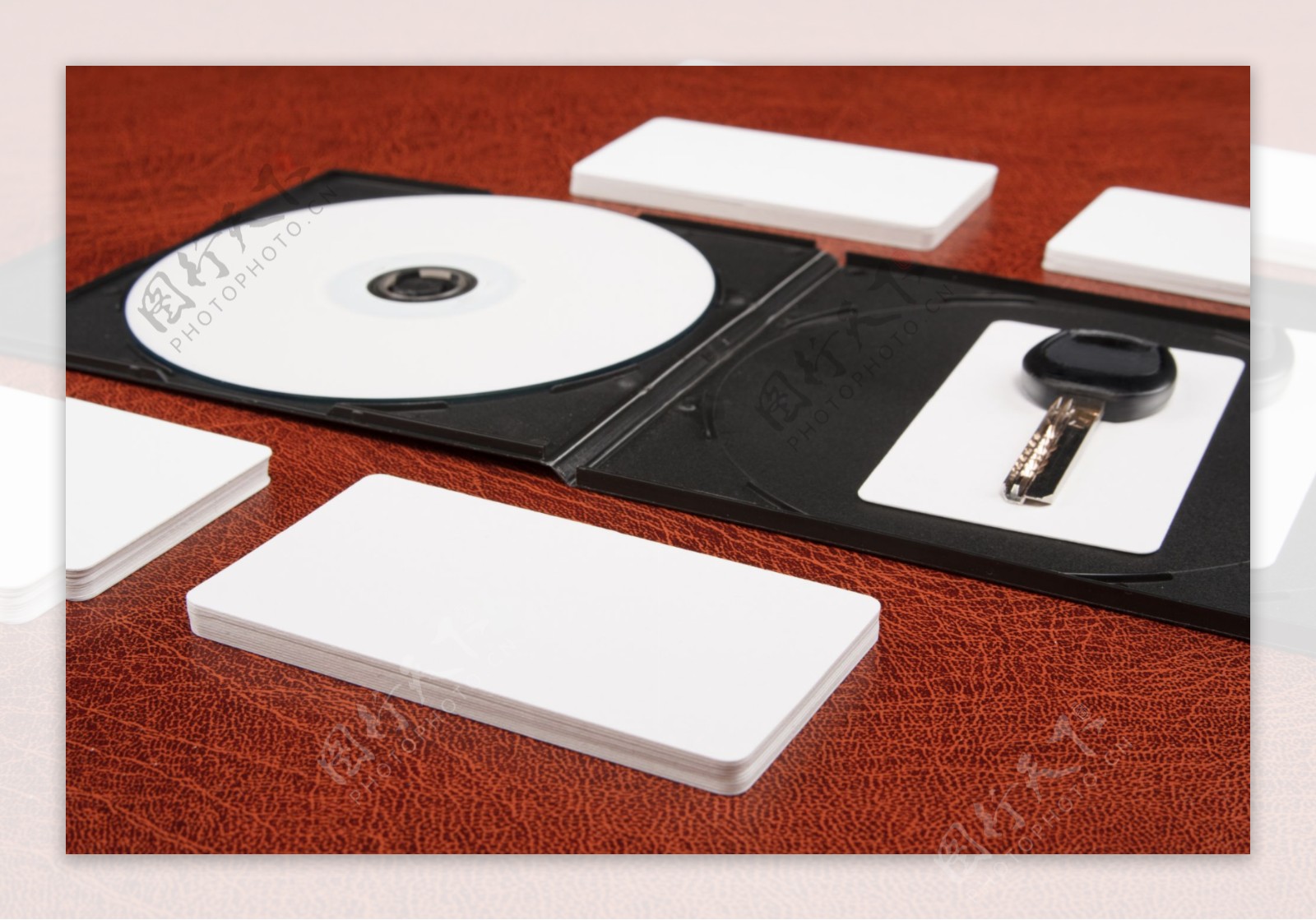 钥匙与cd光盘名片图片