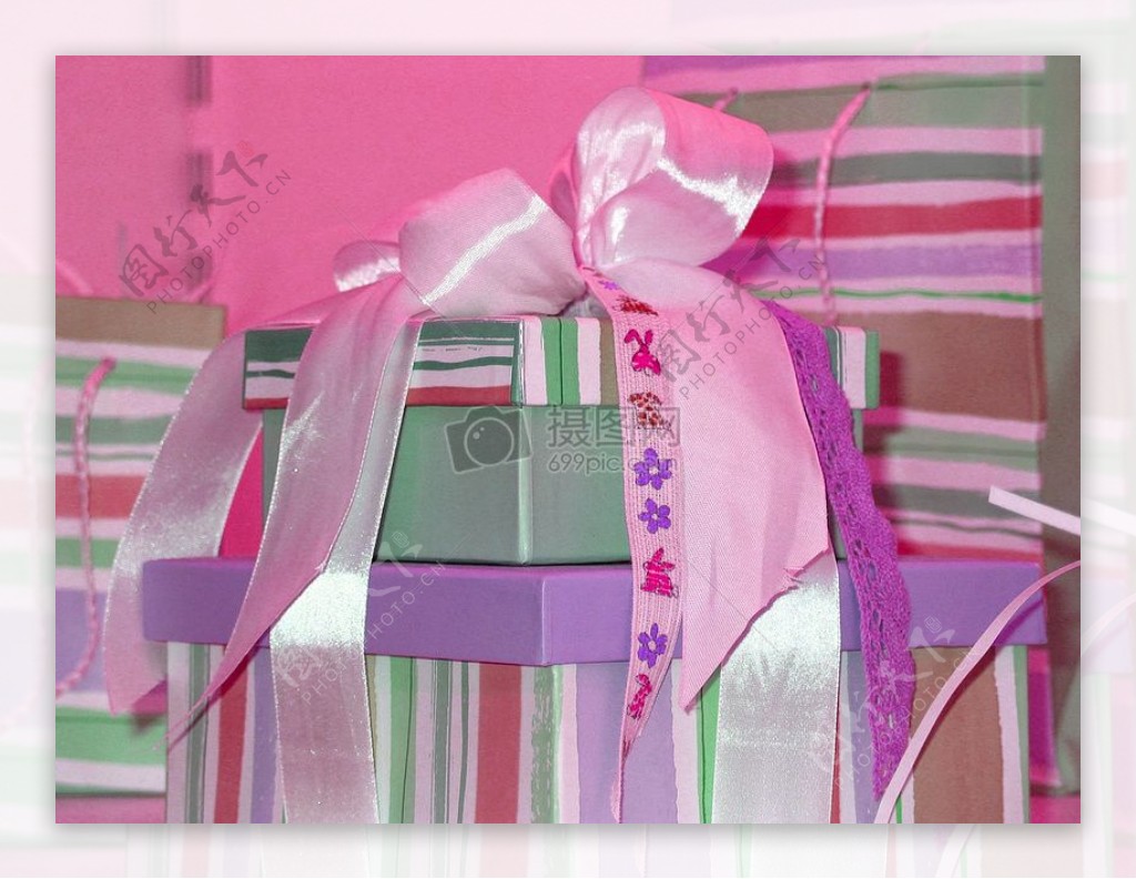 粉色的礼物包装纸