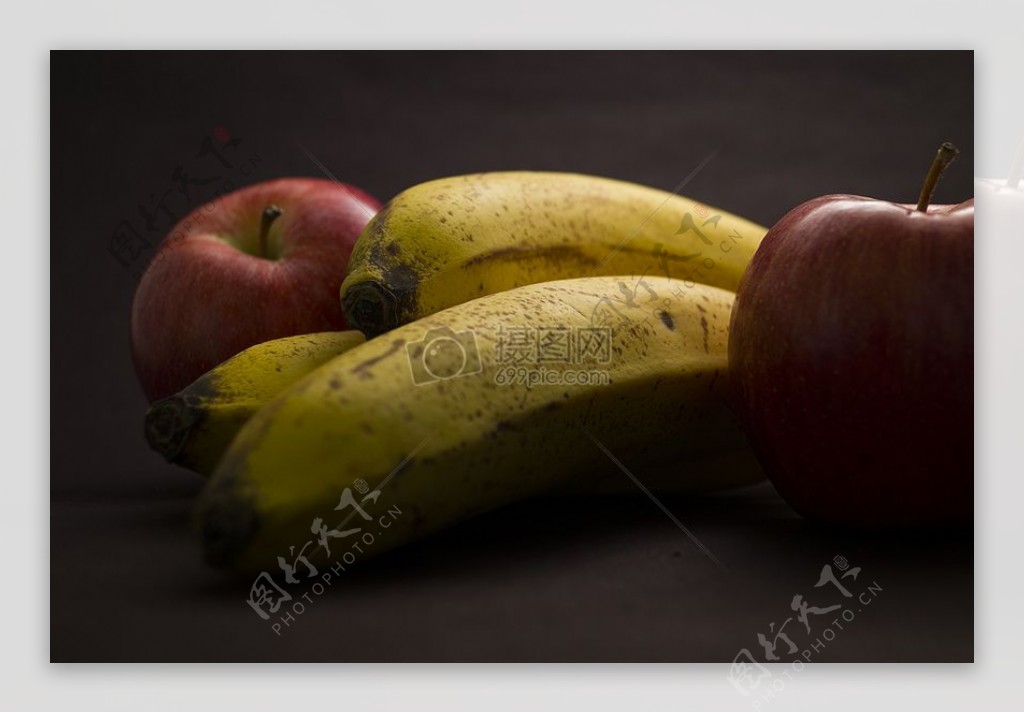 新鲜的苹果配香蕉