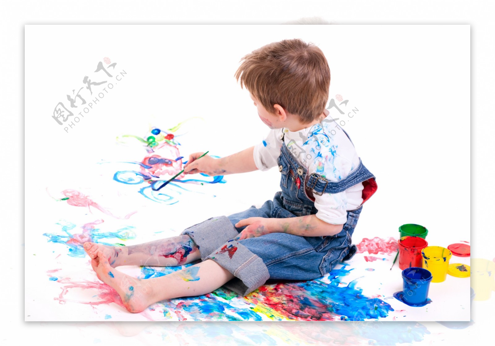 儿童和油漆图片