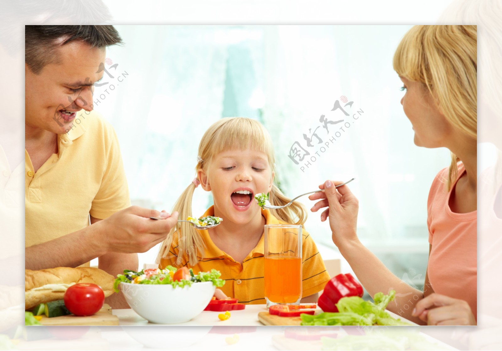 家庭用餐高清摄影图图片