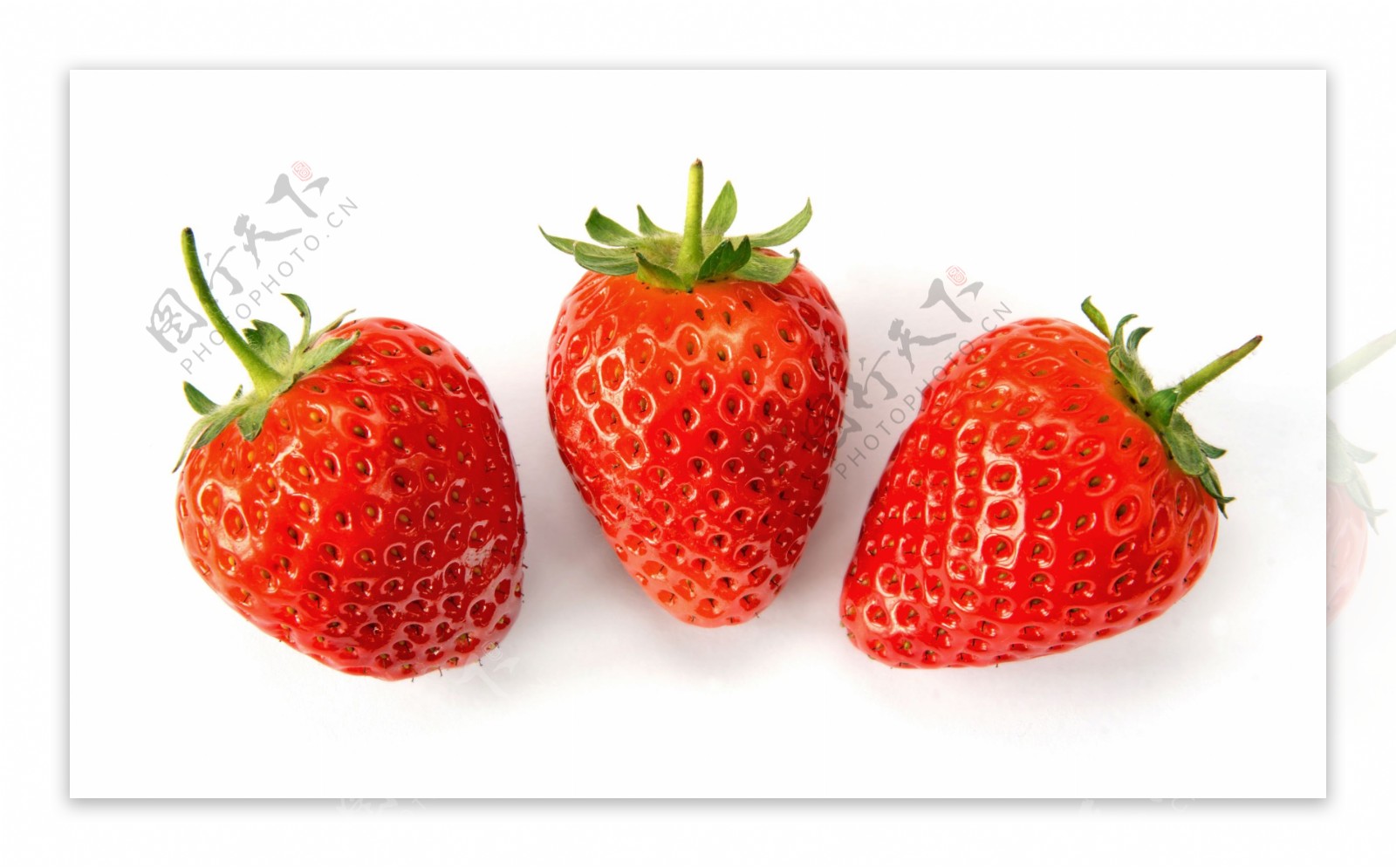 三个草莓图片