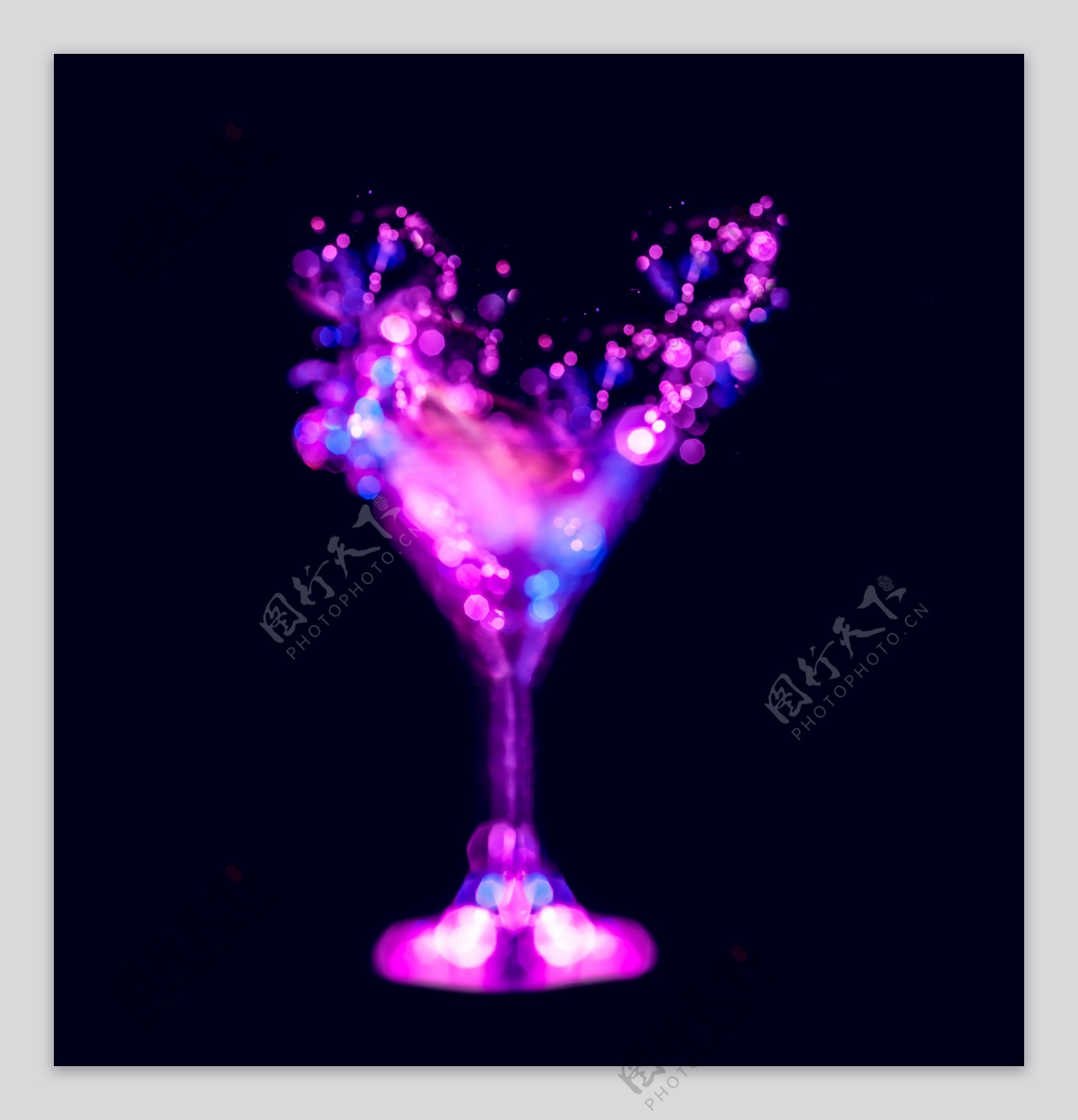 紫色朦胧的杯子图片