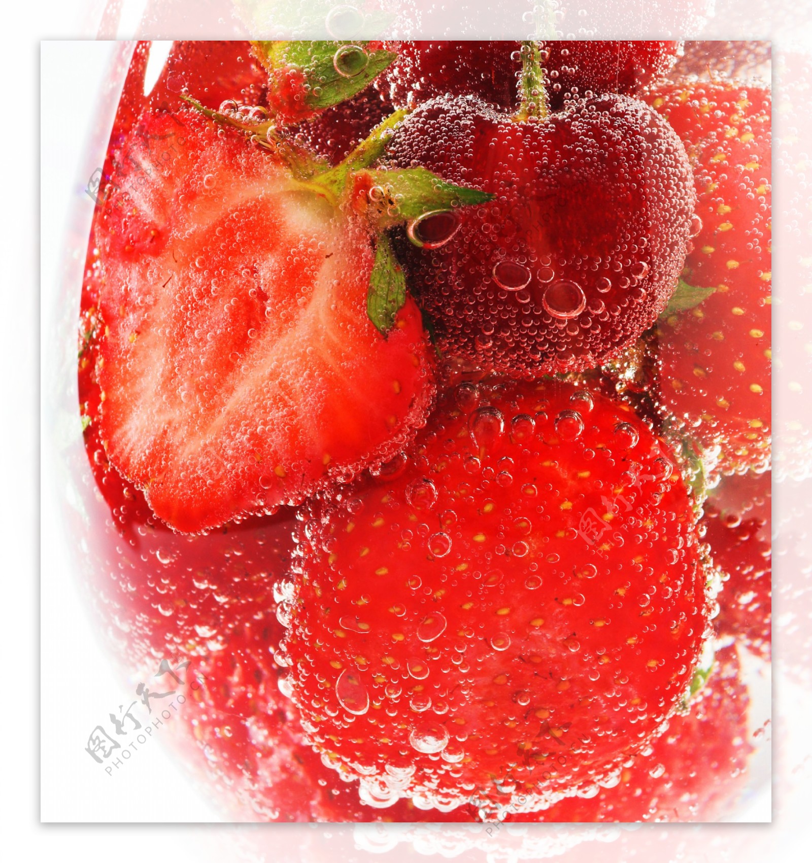草莓和车厘子图片